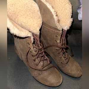 Ugg Waterproof/snow wedge boots